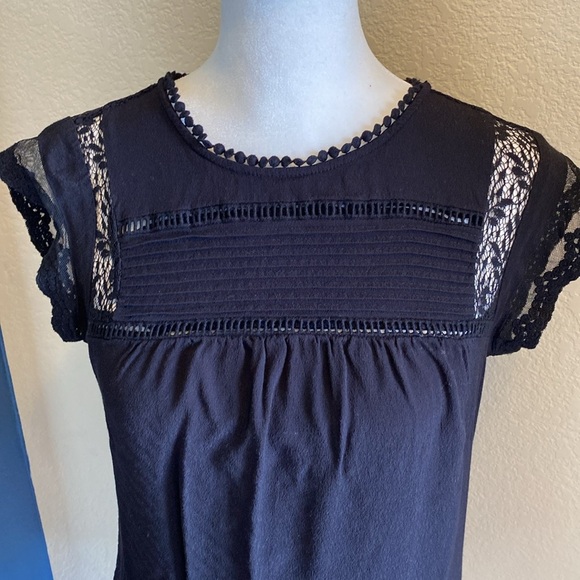 Daniel Rainn Black Flutter Sleeve Smocked Blouse. Size XS. Tie back of neck. - Picture 4 of 16